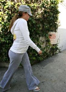 Jessica Alba spotted going for Manicure on Wilshire Boulevard in Beverly Hills on March 18th 2008