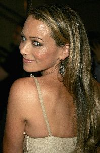 Christine Taylor : 92999 Christine8 122 561lo