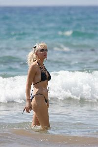 Courtney Love : Courtney Love Bikini 9