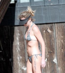 Charlize Theron : charlizetheronbikini26dl8