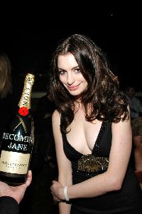 Anne Hathaway : Anne+Hathaway+411