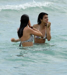 Elisabetta Canalis : Elisabetta+Canalis+-Beach+candids+13