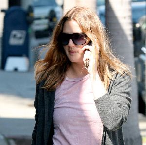 Drew Barrymore picture alone in Hollywood sunday morning on April 1st 2007