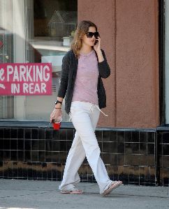 Drew Barrymore picture alone in Hollywood sunday morning on April 1st 2007