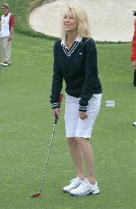 Heather Locklear : Heather Locklear at 9th Annual Michael Douglas and Friends Celebrity Golf Tournam