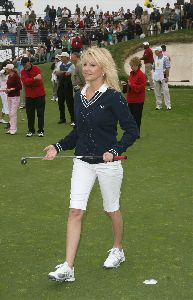 Heather Locklear : Heather Locklear at 9th Annual Michael Douglas and Friends Celebrity Golf Tournam