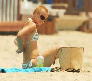 Mia Maestro wearing a two pieces bikini on the beach