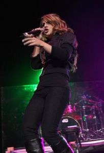 Jojo : 07404 JoJo   KIIS FMs Jingle Ball 2006 6 122 315lo 2