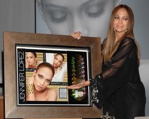 Jennifer Lopez : Jennifer Lopez Receives Golden Disc 3 2