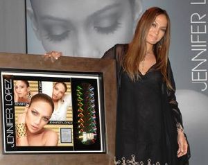 Jennifer Lopez : Jennifer Lopez Receives Golden Disc 2 2