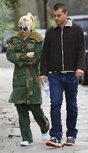 Gwen Stefani : Gwen Stefanie out in London 0123