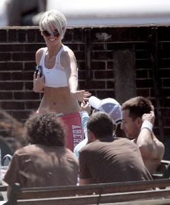 Girls Aloud : Girls Aloud candid dance studio London 4