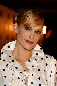 Molly Sims : 38182 MollySimspolkadots03 122 516lo