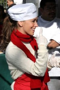 Jennifer Love Hewitt : jenniferlovehewitt lamissionchristmasevent 06 2