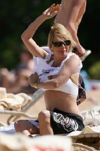 Rosanna Arquette : Rosanna Arquette Beach 3