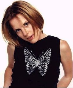 emma caulfield : 19