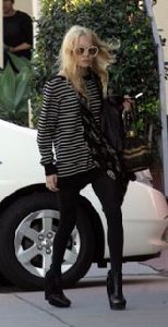 Mary Kate Olsen : mk dec2606 08