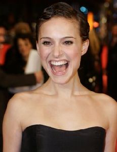 Natalie Denning : 63174 natalie portman v4v berlin premiere 17 122 445lo 2