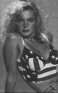 erika eleniak : 16