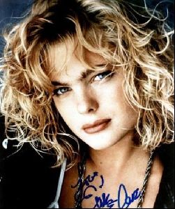 erika eleniak : 2