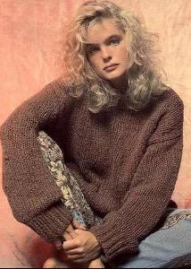 erika eleniak : 38