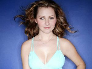 Beverley Mitchell : 007382119