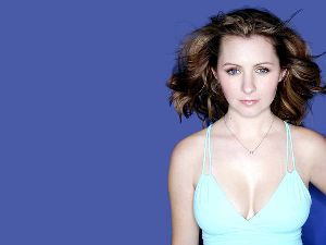 Beverley Mitchell : 007382117