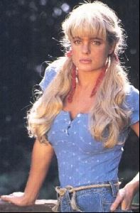 erika eleniak : 44