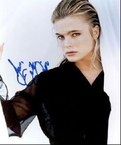 erika eleniak : 52