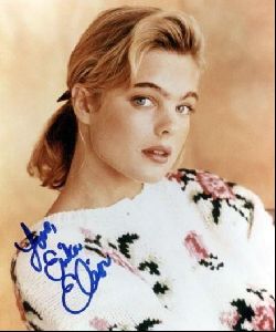 erika eleniak : 7