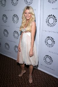 Julianne Hough : 12295 hough paleytvfestdwts   008 122 554lo