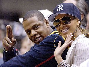 beyonce knowles with Jay-z watching the game