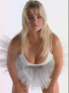 erika eleniak : erika34