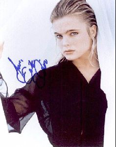 erika eleniak : erika35