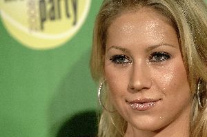 Anna Kournikova : annakbikiniuhq98tu4