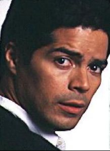 esai morales : 1