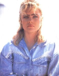 Erika Eleniak : Erika-Eleniak-360x460-27kb-media-383-media-0137