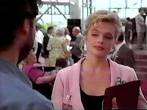 Erika Eleniak : Erika-Eleniak-320x240-20kb-media-383-media-0244