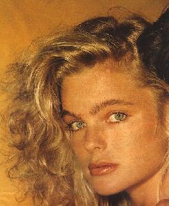 Erika Eleniak : Erika-Eleniak-400x486-57kb-media-383-media-0199