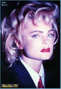 Erika Eleniak : Erika-Eleniak-532x768-70kb-media-383-media-0195