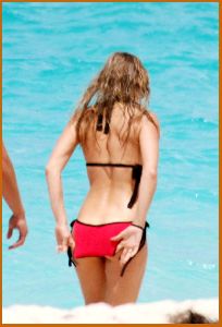 Fergie : Fergie with bikini on a beach in the Bahamas22 480c91b9646c6