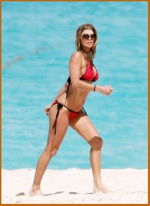 Fergie : Fergie with bikini on a beach in the Bahamas10 480c91b94eab7