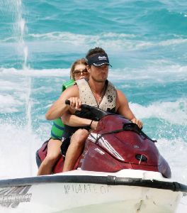 Fergie : Fergie with bikini on a beach in the Bahamas3 480c91b942345