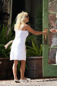 Pamela Anderson : pamela anderson hot candid 12 480737d587bea