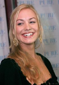 Yvonne Strahovski : strahovski-app-004