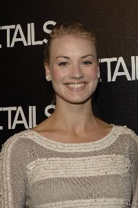 Yvonne Strahovski : ys detailsparty05