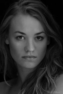 Yvonne Strahovski : yvonne-strahovski-promo-headshot