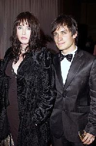 Isabelle Adjani : gael garcia bernal44