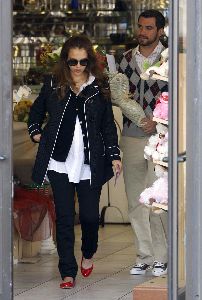 Jessica Alba photo while buying flowers in Studio CIty on April 20th 2008