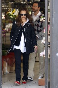 Jessica Alba photo while buying flowers in Studio CIty on April 20th 2008